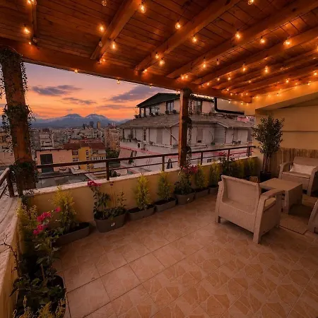 Modern Penthouse With Outdoor Living And Views Appartement