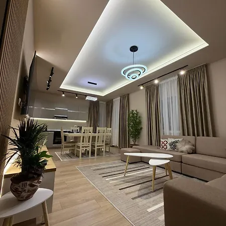 Modern Penthouse With Outdoor Living And Views Appartement Tirana